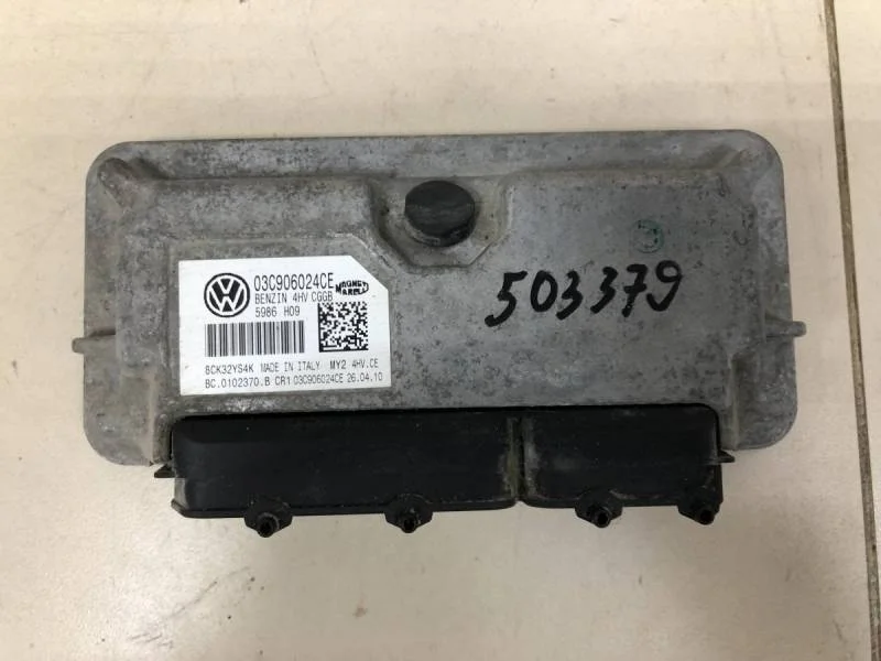 Блок управления двигателем Skoda Fabia (5J) 2007-2014