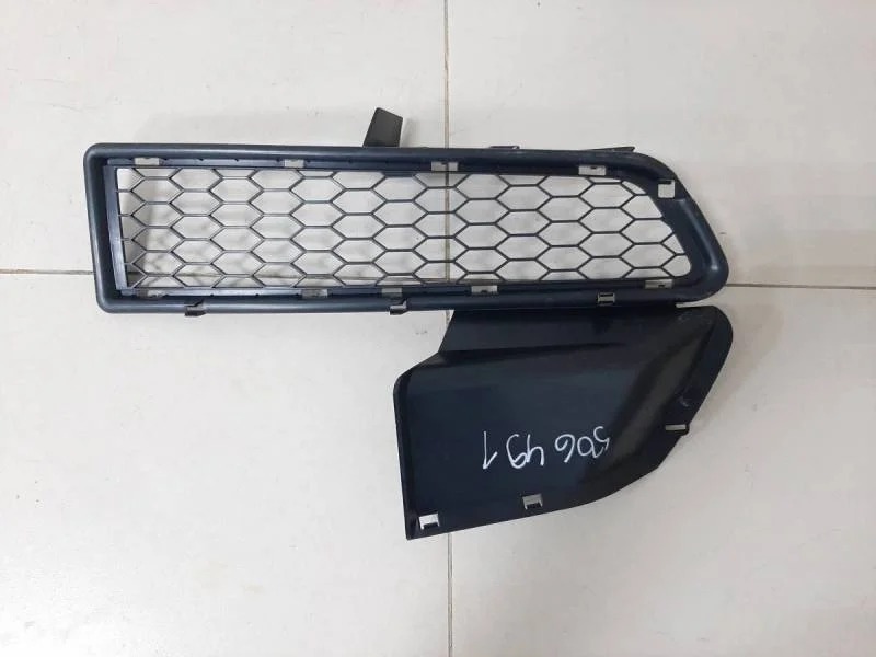 Решетка в бампер правая Renault Logan (1) 2005-2014