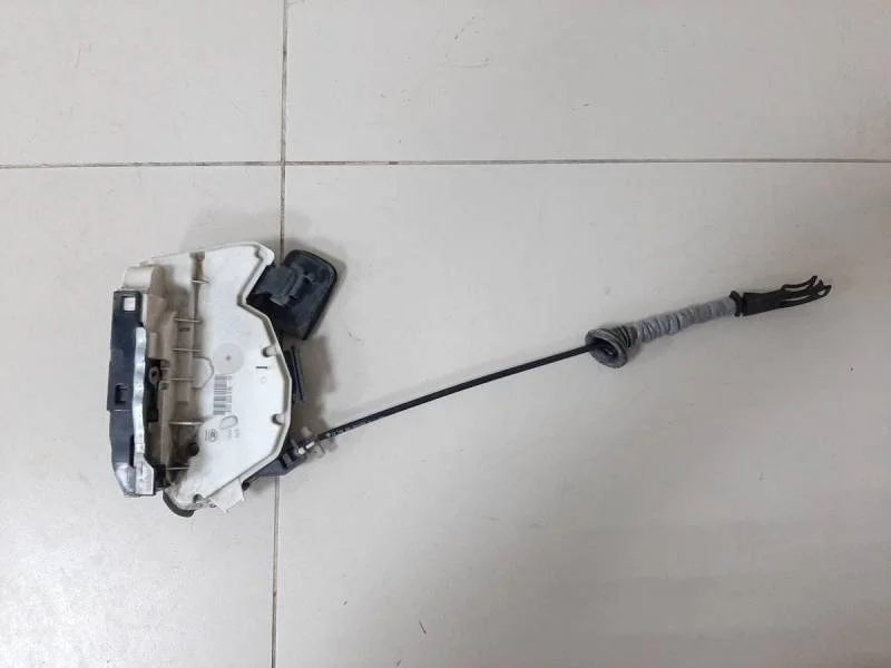 Замок двери задней правой Volkswagen Polo (Sed RUS) 2011>