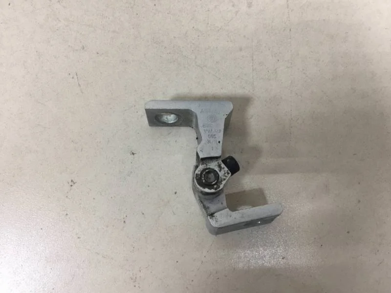 Петля двери Volkswagen Polo (Sed RUS) 2011>