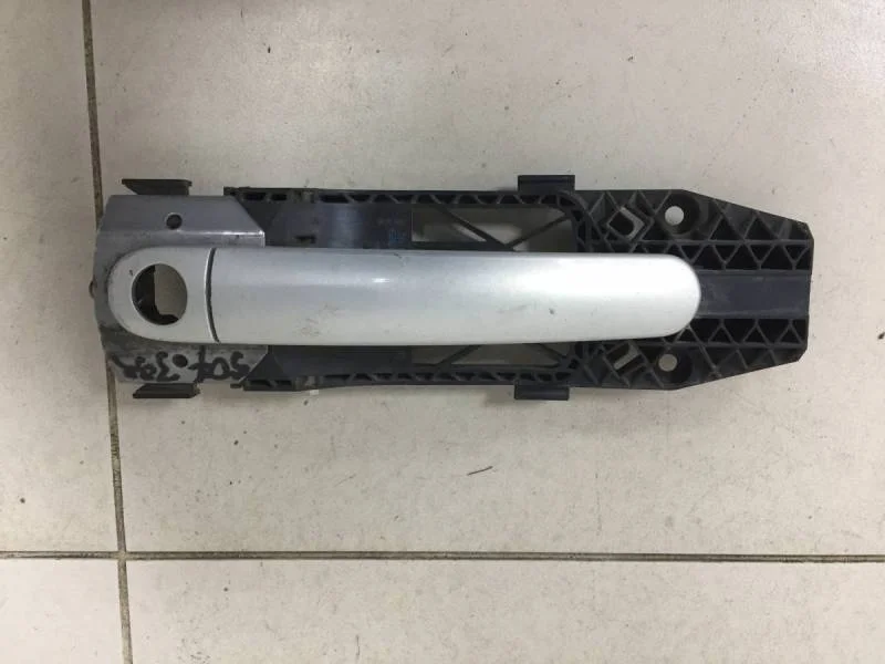 Ручка двери передней наружная правая Volkswagen Polo (Sed RUS) 2011>