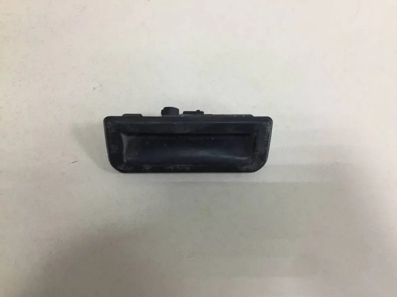 Кнопка открывания багажника Skoda Rapid 2012-2020