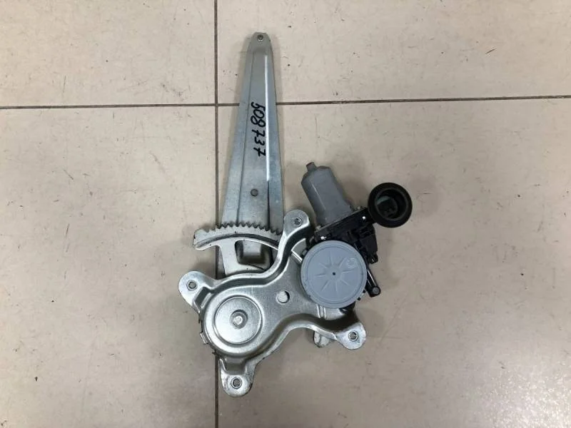 Стеклоподъемник электр. задний правый Toyota Rav 4 (A30) 2006-2013