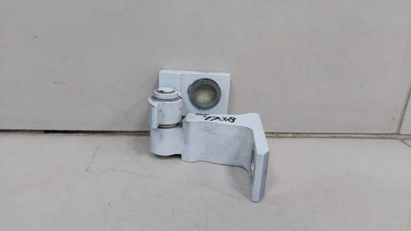 Петля двери задней правой верхняя Skoda Rapid 2012-2020