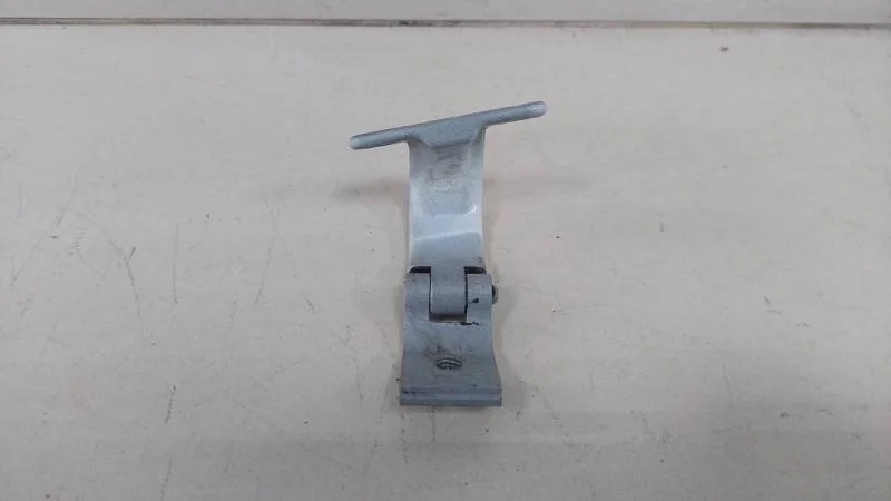 Петля двери багажника Skoda Rapid 2012-2020