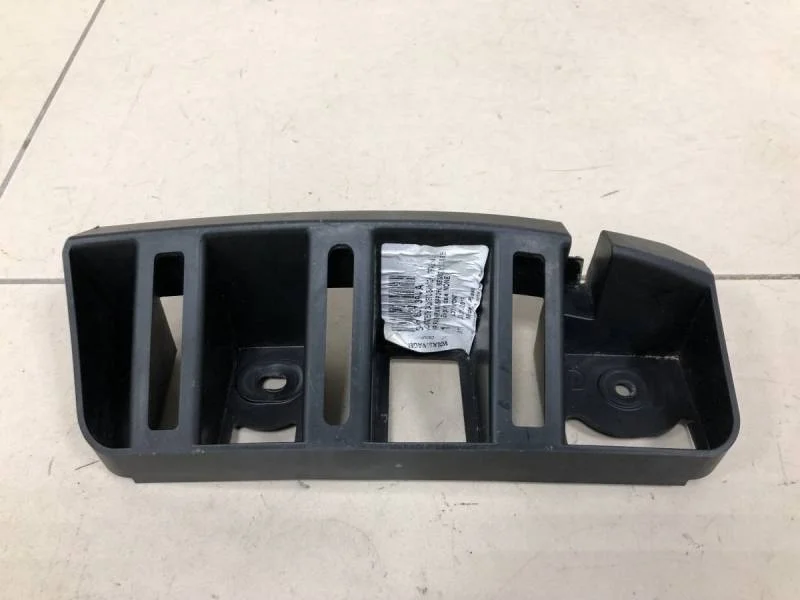 Направляющая заднего бампера правая Skoda Rapid 2012-2020