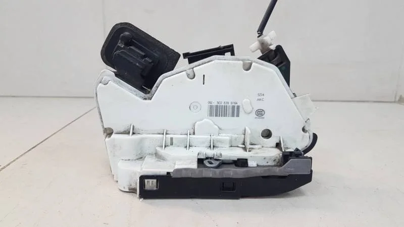 Замок двери задней правой Skoda Rapid 2012-2020