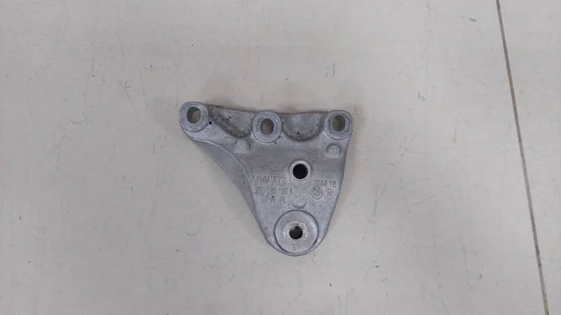 Кронштейн опоры двигателя Skoda Rapid 2012-2020