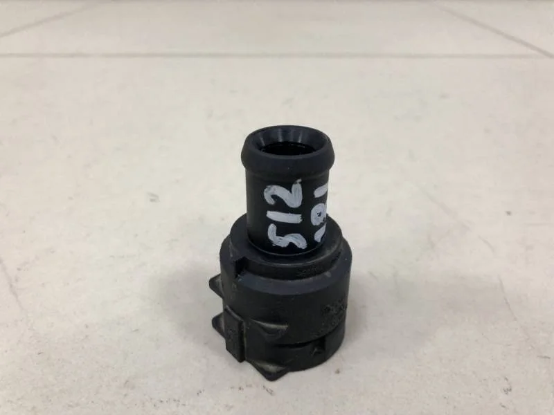 Фланец двигателя системы охлаждения Skoda Octavia (A5 1Z-) 2004-2013