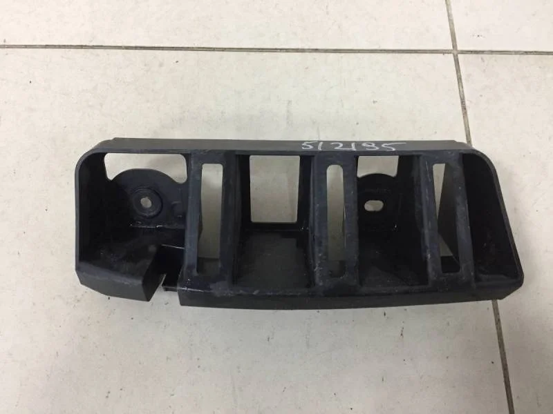 Кронштейн заднего бампера правый Skoda Rapid 2012-2020