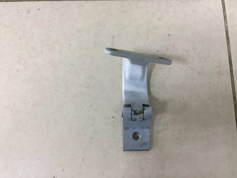 Петля двери багажника Skoda Rapid 2012-2020