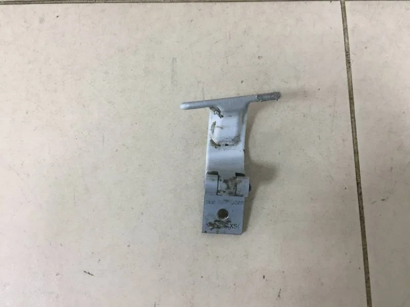 Петля двери багажника Skoda Rapid 2012-2020