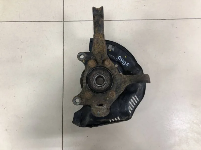 Кулак поворотный передний правый Toyota Corolla E150 2006-2013