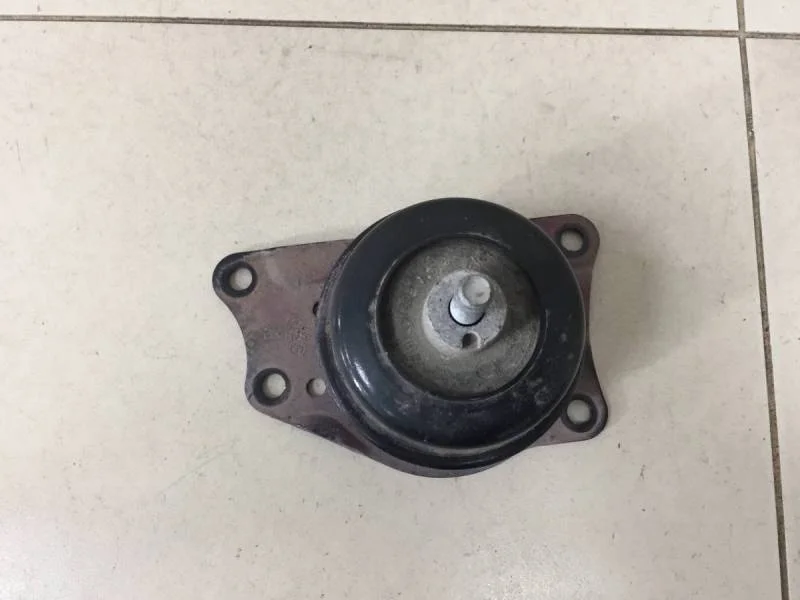 Опора двигателя правая Volkswagen Polo (Sed RUS) 2011>