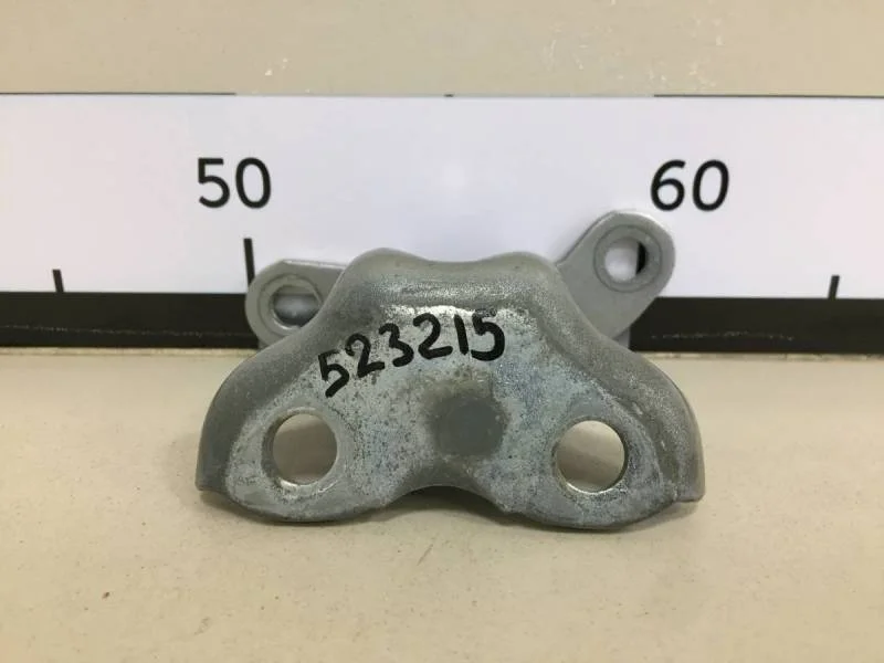 Петля двери задней левой верхняя Toyota Avensis (T250) 2003-2009