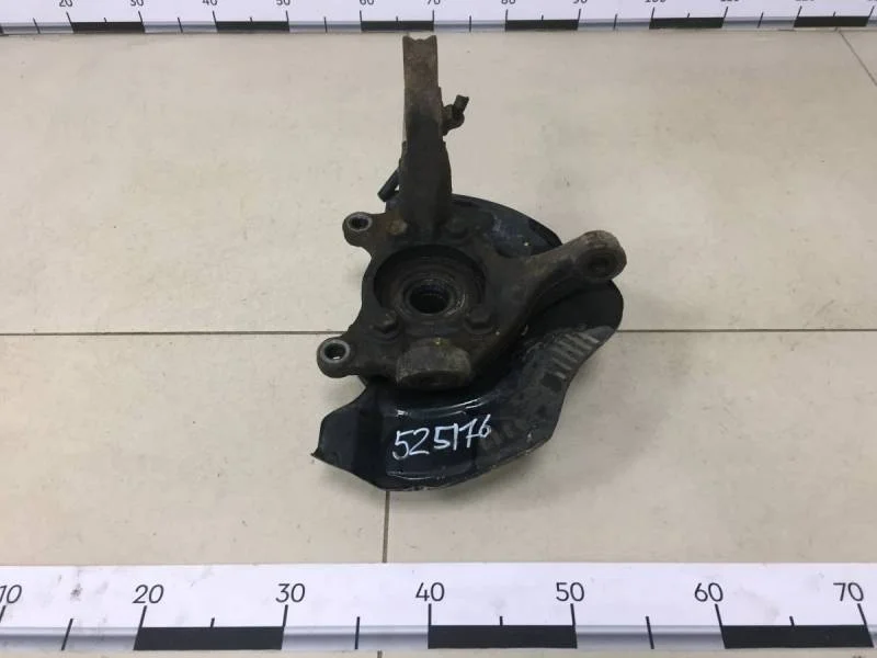 Кулак поворотный передний правый Toyota Corolla E150 2006-2013