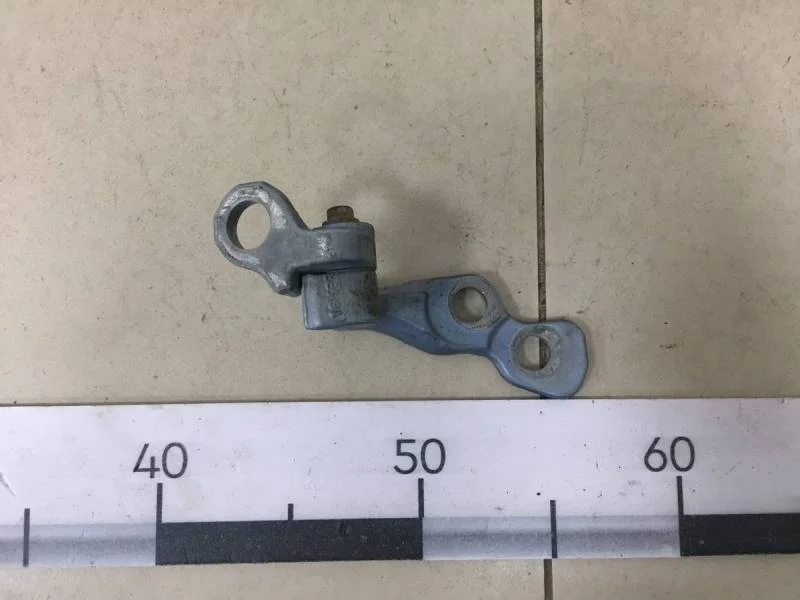 Петля двери передней правой нижняя Ford Focus 2 (DA) 2005-2008