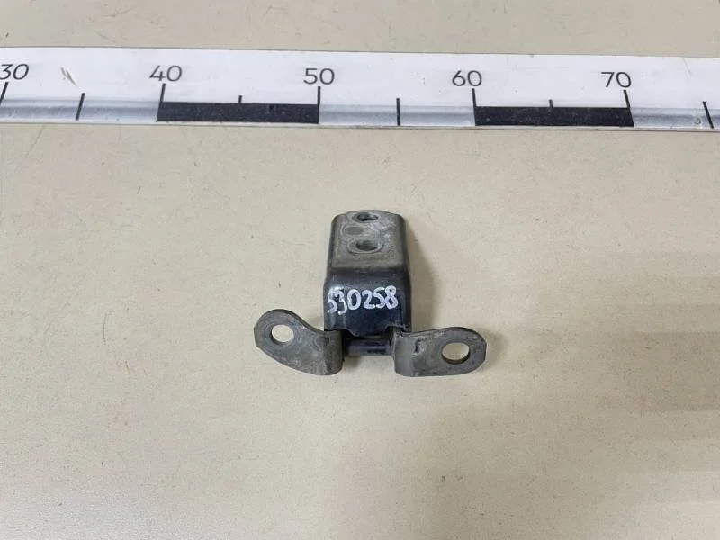 Петля двери задней правой нижняя Toyota Camry (V40) 2006-2011