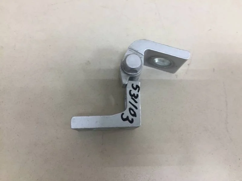 Петля двери задней правой нижняя Skoda Octavia (A5 1Z-) 2004-2013