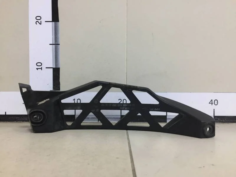 Кронштейн заднего бампера правый Skoda Octavia (A5 1Z-) 2004-2013