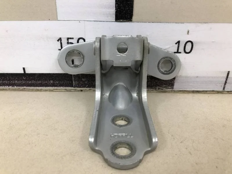 Петля двери задней левой нижняя Kia Ceed (ED) 2007-2012