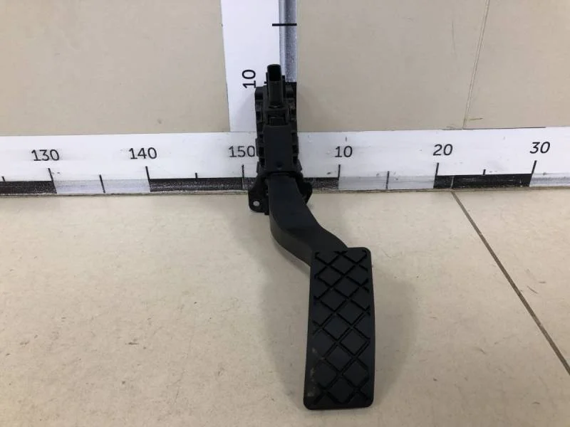 Педаль газа Skoda Octavia (A7) 2013>