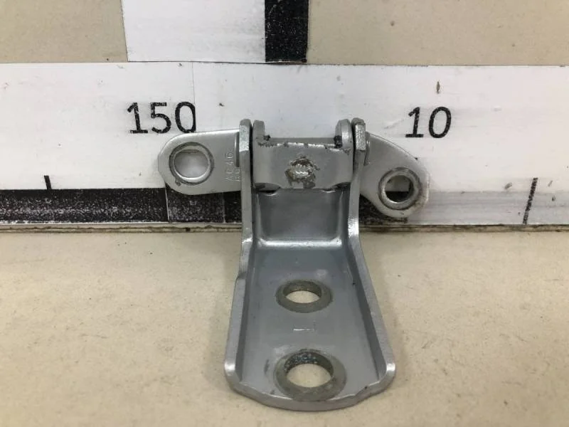 Петля двери задней левой нижняя Toyota Corolla E150 2006-2013