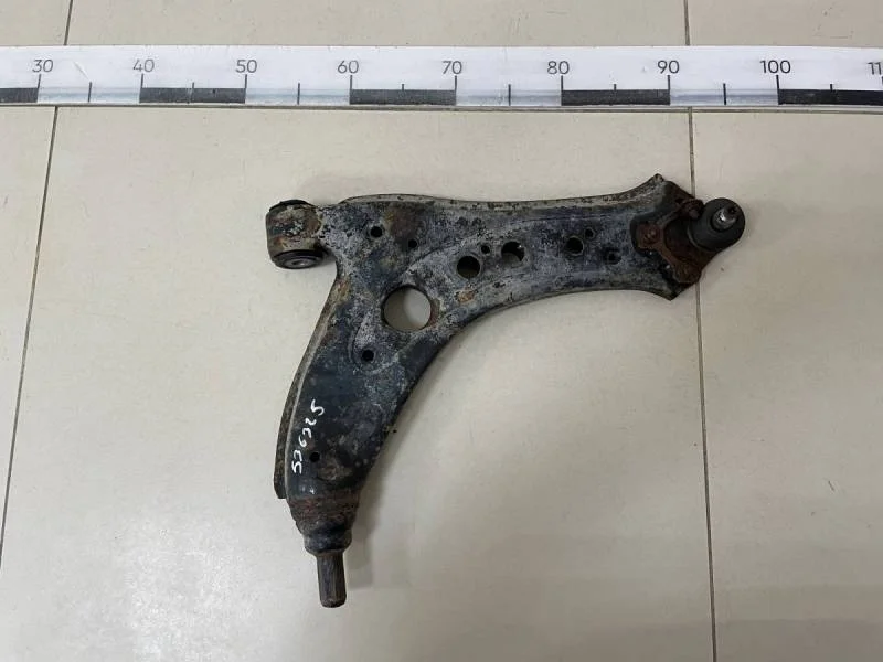 Рычаг передний Skoda Fabia (6Y) 1999-2007