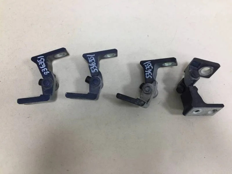 Петля двери Volkswagen Polo (Sed RUS) 2011>