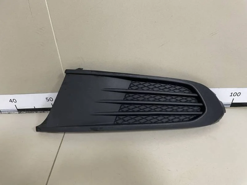 Решетка в бампер левая Volkswagen Polo (Sed RUS) 2011>