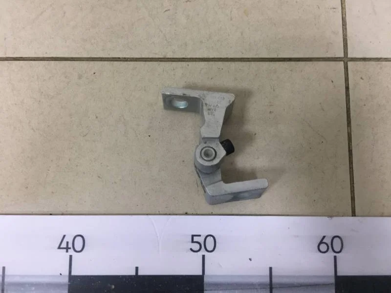 Петля двери Volkswagen Polo (Sed RUS) 2011>