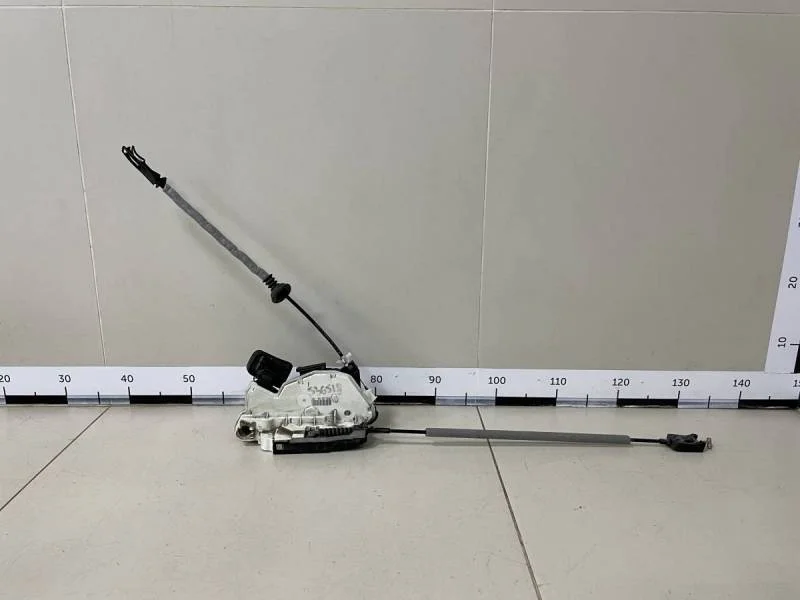 Замок двери передней правой Volkswagen Polo (Sed RUS) 2011>