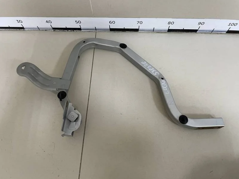 Петля крышки багажника Renault Logan (1) 2005-2014