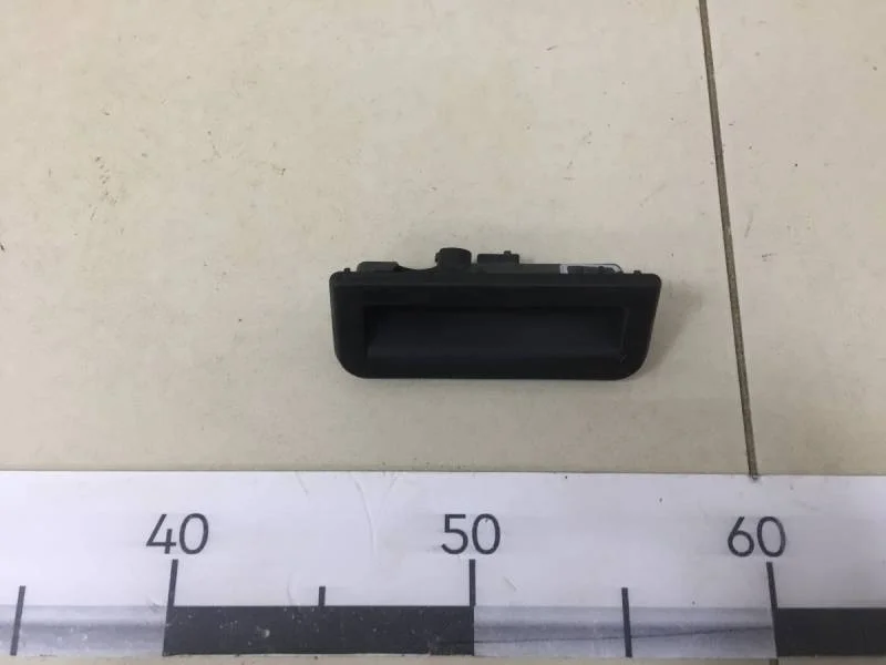 Кнопка открывания багажника Skoda Karoq 2017>