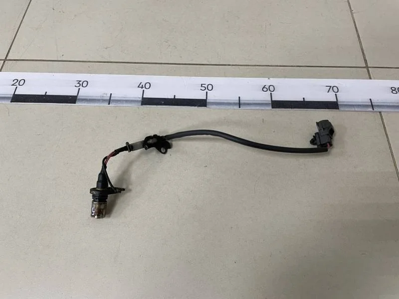 Датчик положения коленвала Toyota Corolla E120 2001-2007