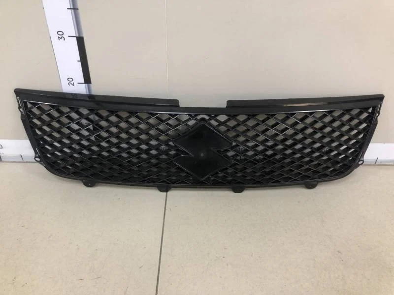 Решетка радиатора Suzuki Escudo 1997-2005