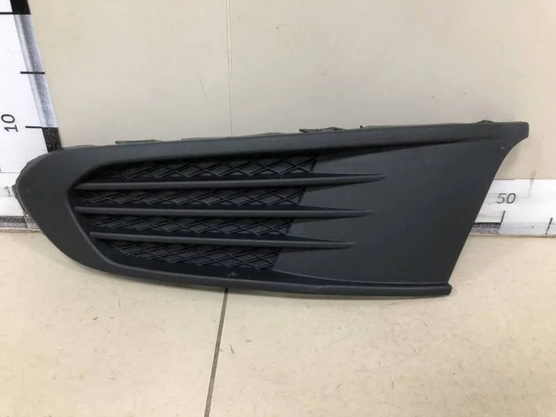 Решетка в бампер левая Volkswagen Polo (Sed RUS) 2011>