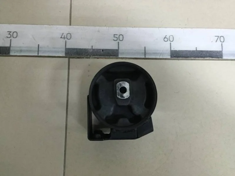 Опора двигателя правая Volkswagen Passat B4 1994-1996