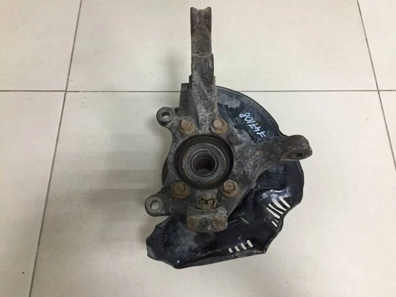 Кулак поворотный передний правый Toyota Corolla E150 2006-2013