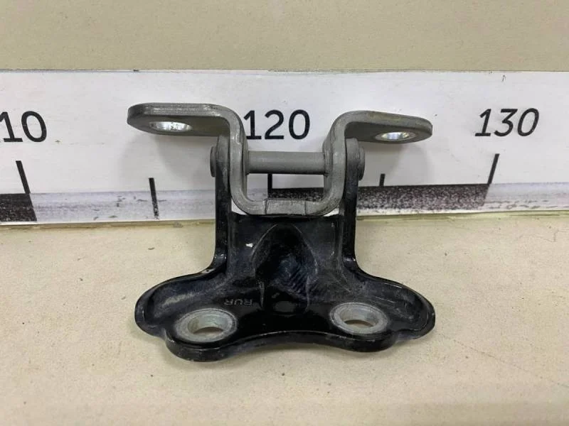 Петля двери задней правой верхняя Hyundai Solaris 2010-2017