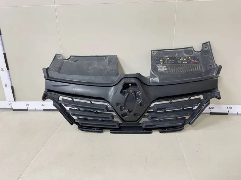 Решетка радиатора Renault Logan (2) 2014>