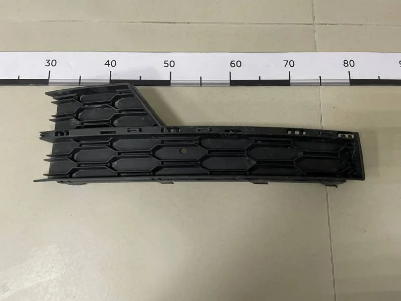 Решетка в бампер левая Skoda Octavia (A7) 2013>