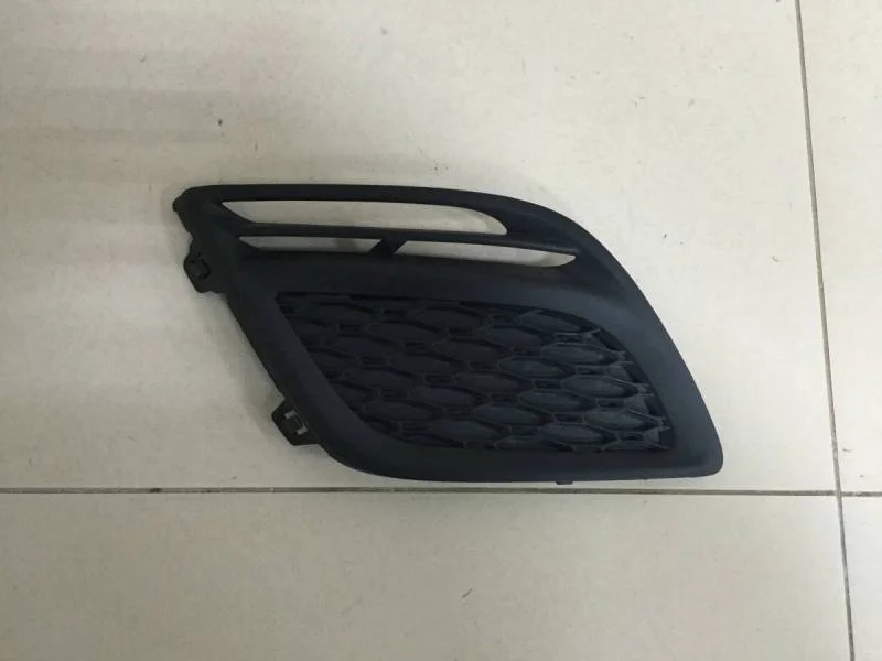 Решетка в бампер правая Volvo XC60 2008-2017