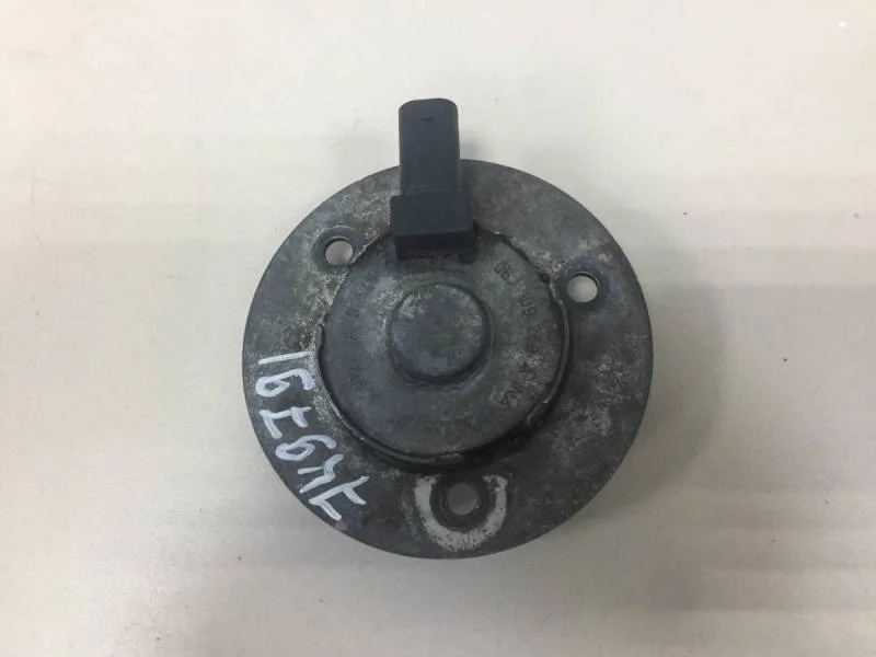 Клапан электромагн. изменения фаз ГРМ Volkswagen Passat B6 2005-2010