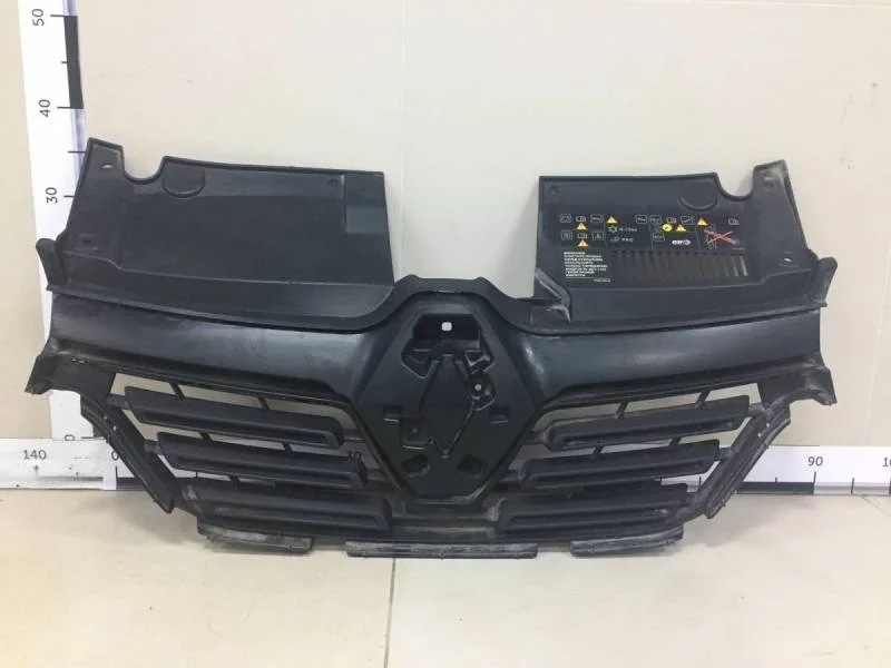 Решетка радиатора Renault Logan (2) 2014>