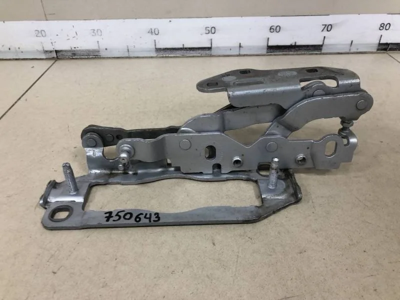 Петля капота левая Mercedes-Benz E-Class (W212) 2009-2016