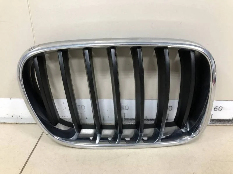 Решетка радиатора правая BMW X3 F25 2010-2017