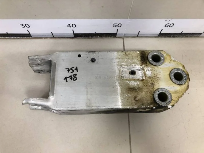 Кронштейн усилителя переднего бампера BMW 5-series F10/F11 2009-2016