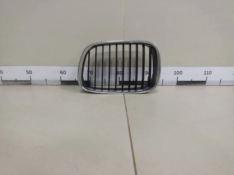 Решетка радиатора левая BMW 5-series E39 1995-2003