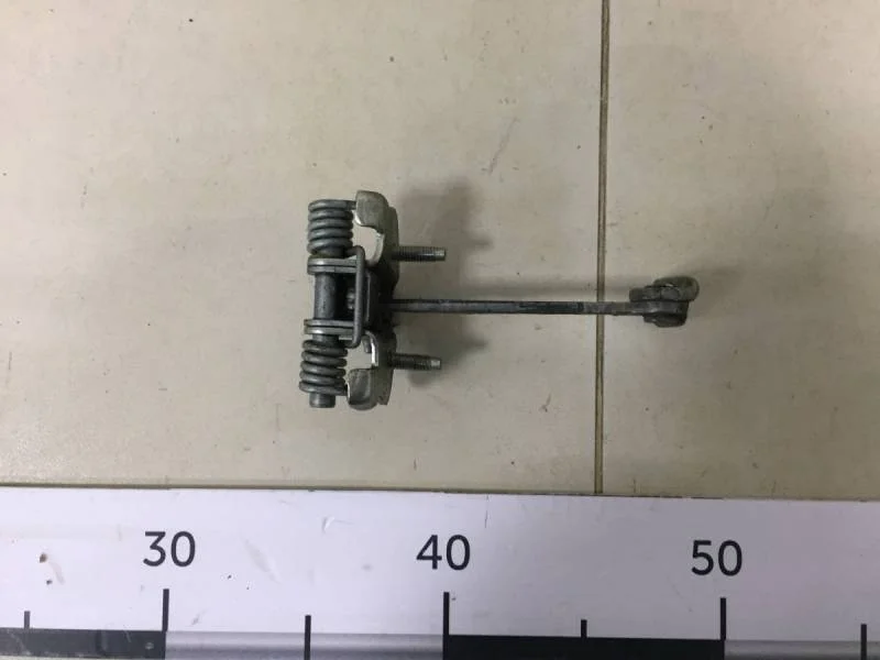 Ограничитель двери Renault Sandero 2009-2014